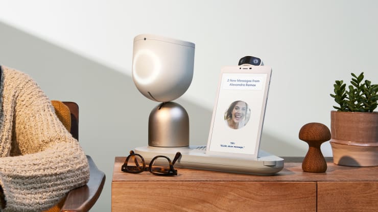 7 tech devices that help seniors live happier healthier life